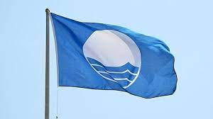 La playa de Ostende renueva la Bandera Azul y por primera vez se la conceden a la playa de Oriñón 