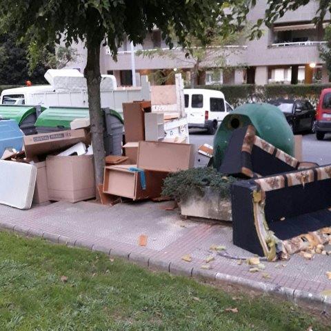 Suspensión del servicio de recogida de residuos voluminosos en Castro-Urdiales por cierre del punto limpio de MARE